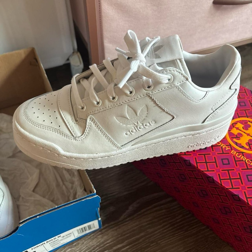 Adidas  Sneakers
